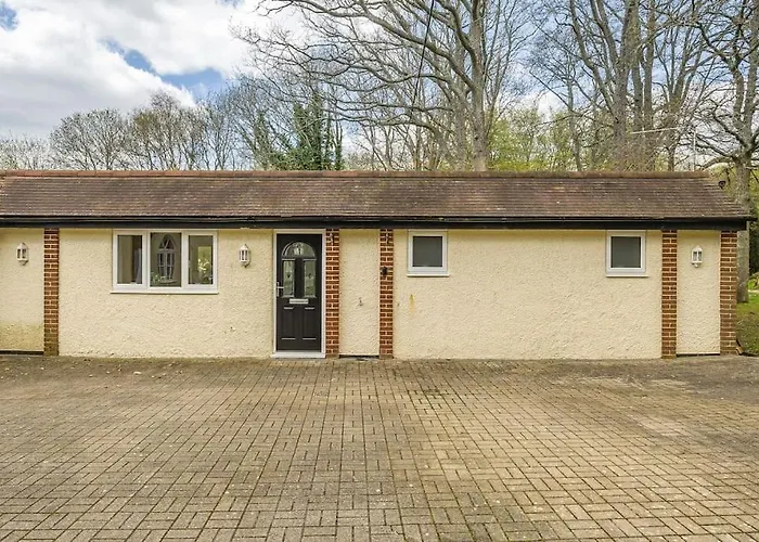 Country Cottage & Tennis Court